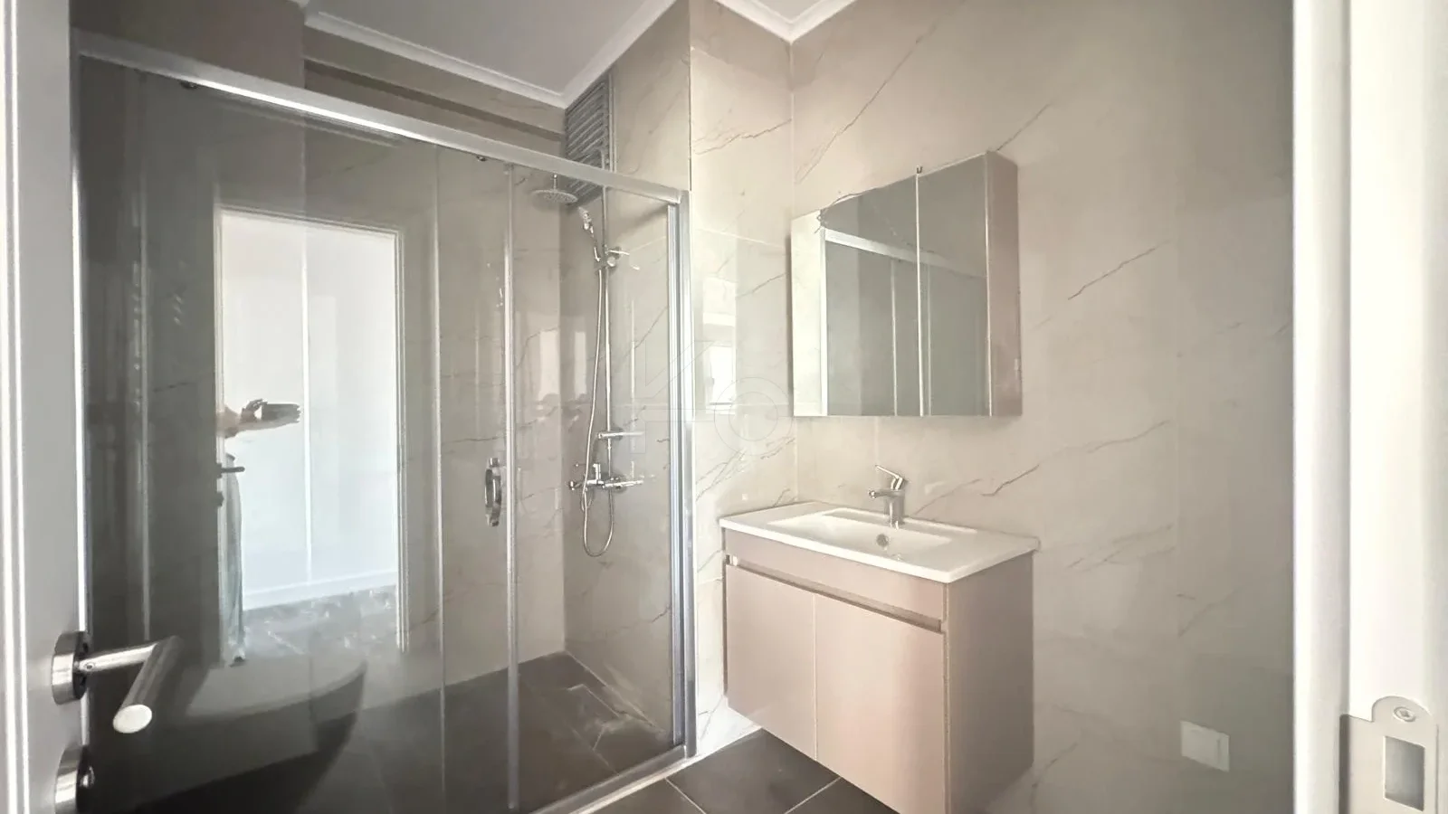 Lacivertcadde Erenköy’de Satılık 3 Cepheli Ebeveynli Balkonlu 110m² Net 3+1