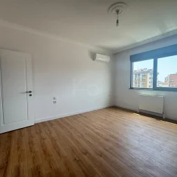 Lacivertcadde Erenköy’de Satılık 3 Cepheli Ebeveynli Balkonlu 110m² Net 3+1