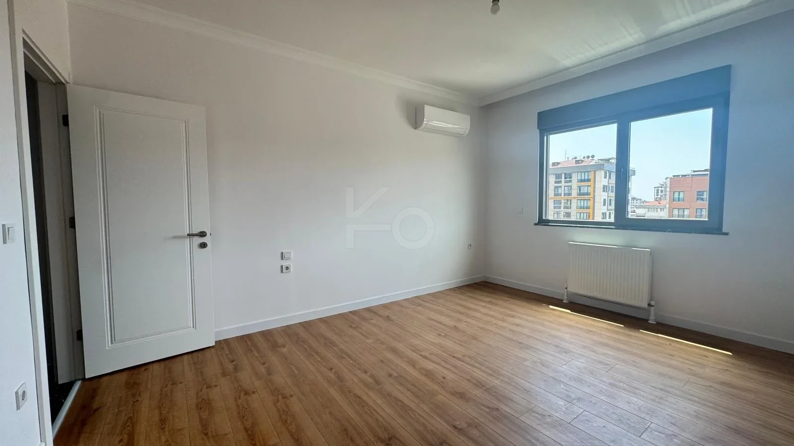 Lacivertcadde Erenköy’de Satılık 3 Cepheli Ebeveynli Balkonlu 110m² Net 3+1