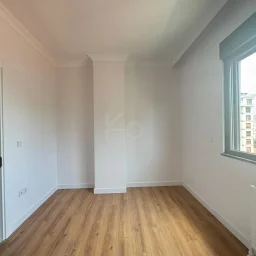 Lacivertcadde Erenköy’de Satılık 3 Cepheli Ebeveynli Balkonlu 110m² Net 3+1