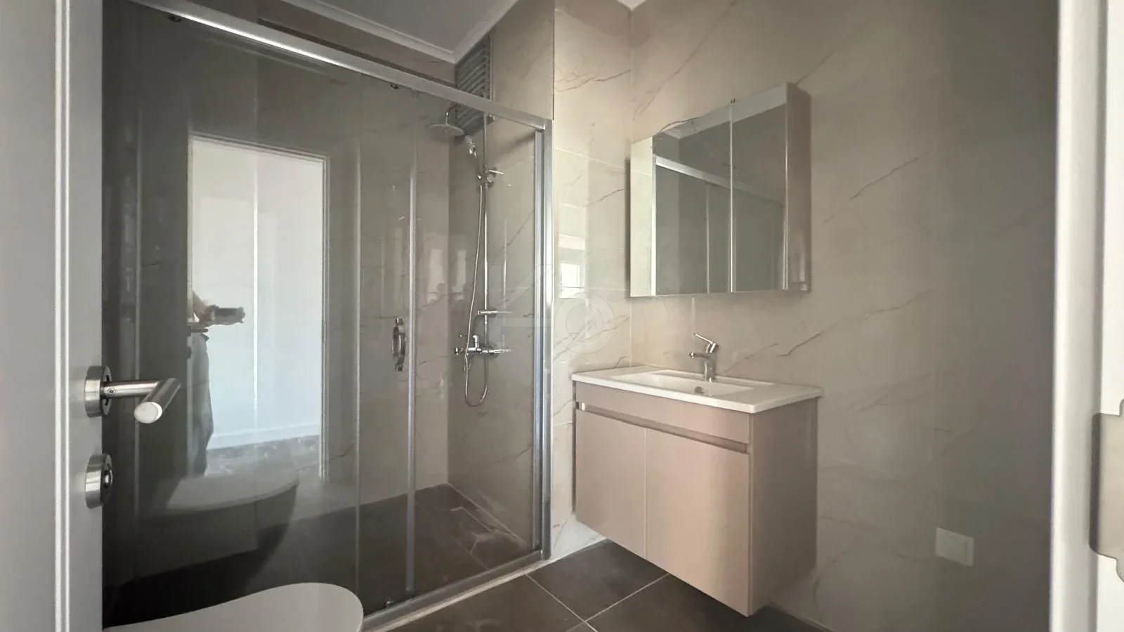 Lacivertcadde Erenköy’de Satılık 3 Cepheli Ebeveynli Balkonlu 110m² Net 3+1