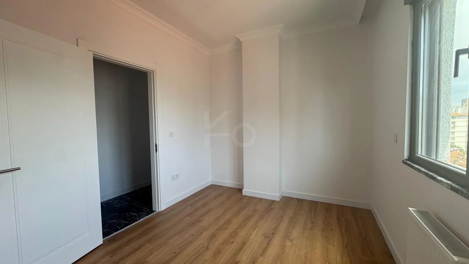 Lacivertcadde Erenköy’de Satılık 3 Cepheli Ebeveynli Balkonlu 110m² Net 3+1