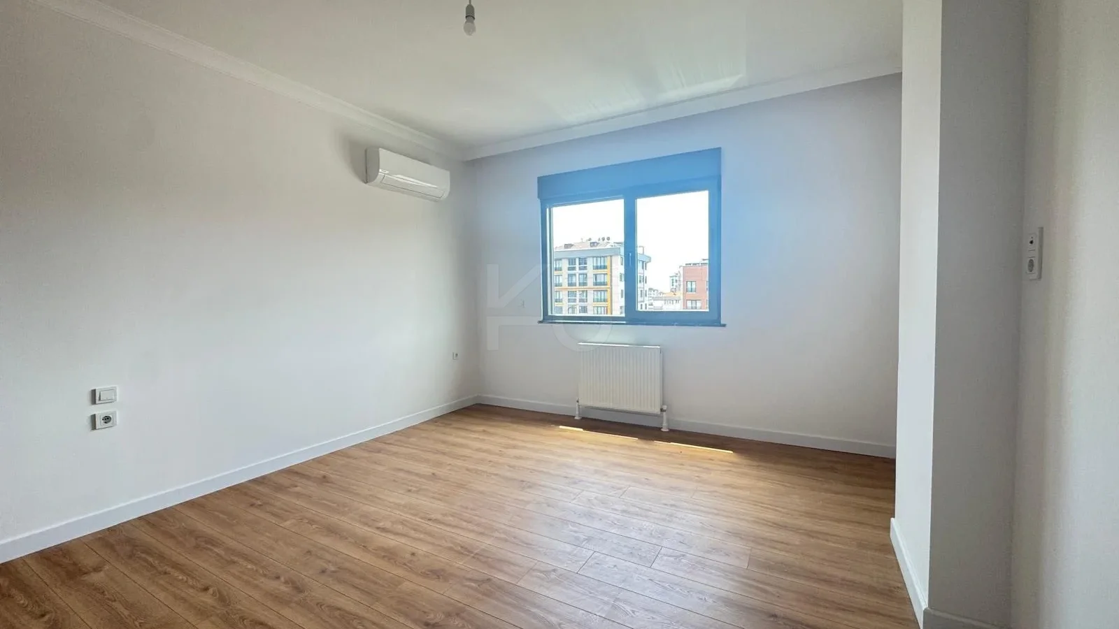 Lacivertcadde Erenköy’de Satılık 3 Cepheli Ebeveynli Balkonlu 110m² Net 3+1