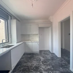 Lacivertcadde Erenköy’de Satılık 3 Cepheli Ebeveynli Balkonlu 110m² Net 3+1