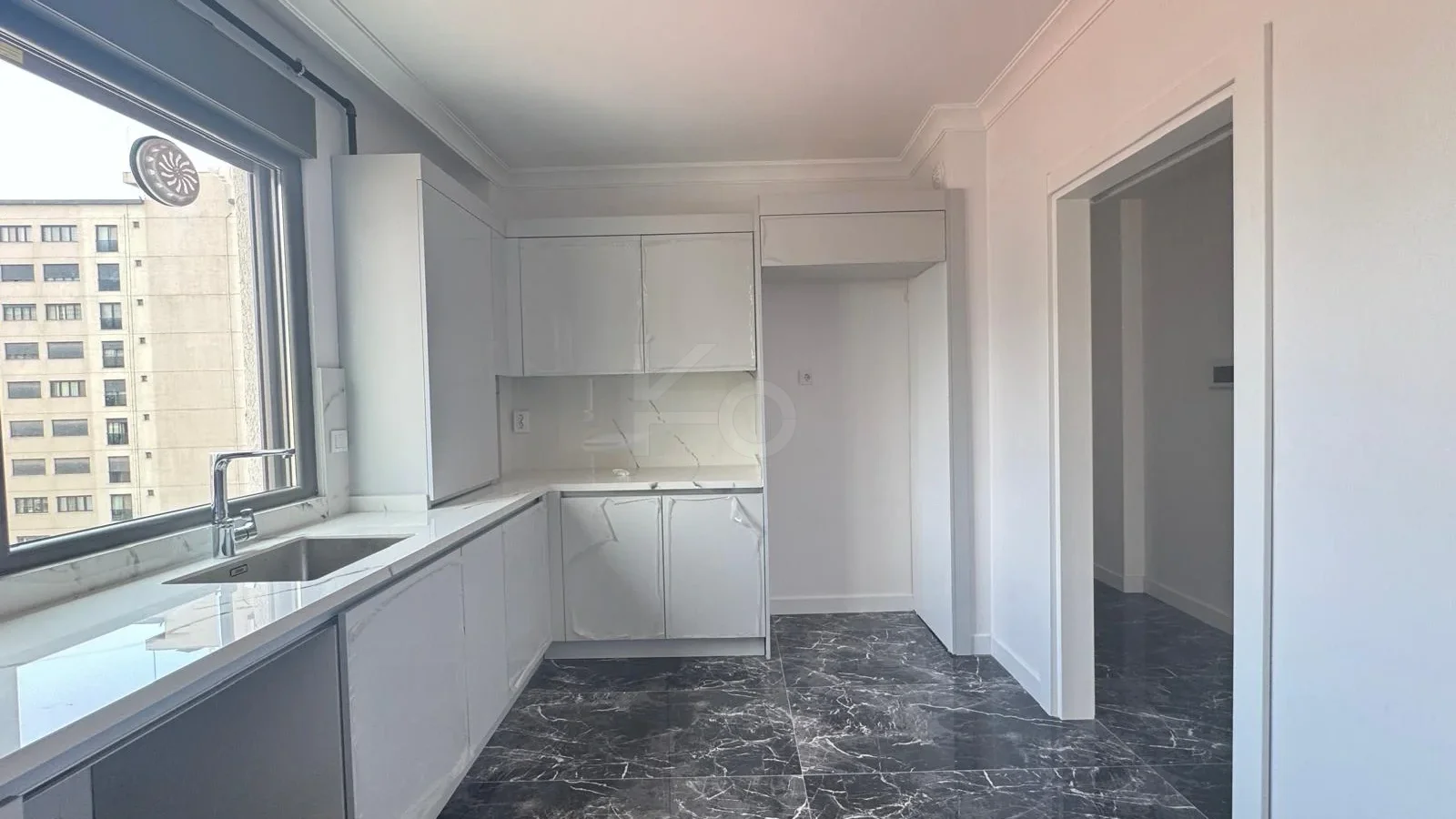 Lacivertcadde Erenköy’de Satılık 3 Cepheli Ebeveynli Balkonlu 110m² Net 3+1