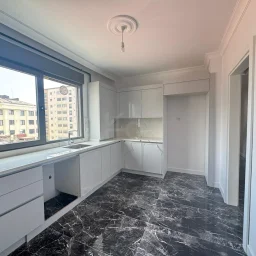Lacivertcadde Erenköy’de Satılık 3 Cepheli Ebeveynli Balkonlu 110m² Net 3+1