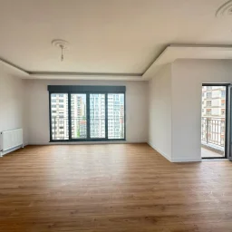 Lacivertcadde Erenköy’de Satılık 3 Cepheli Ebeveynli Balkonlu 110m² Net 3+1