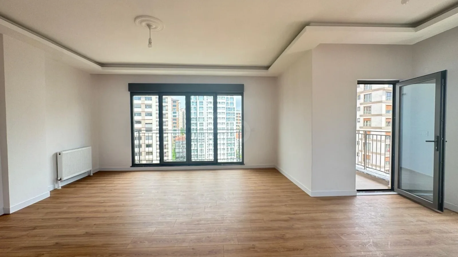 Lacivertcadde Erenköy’de Satılık 3 Cepheli Ebeveynli Balkonlu 110m² Net 3+1