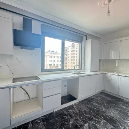 Lacivertcadde Erenköy’de Satılık 3 Cepheli Ebeveynli Balkonlu 110m² Net 3+1