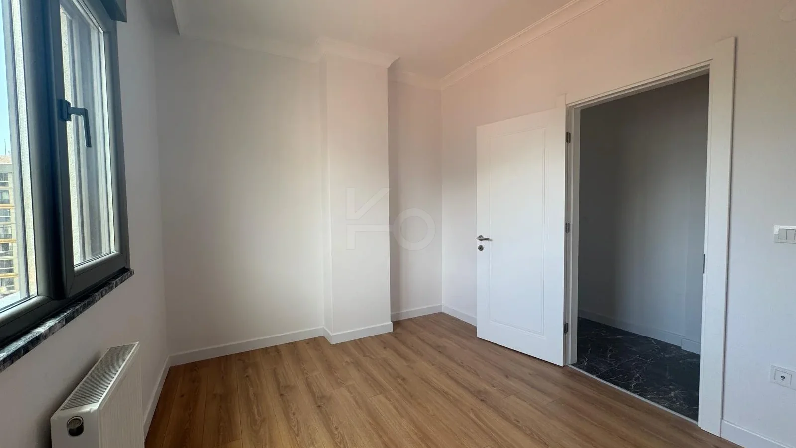 Lacivertcadde Erenköy’de Satılık 3 Cepheli Ebeveynli Balkonlu 110m² Net 3+1