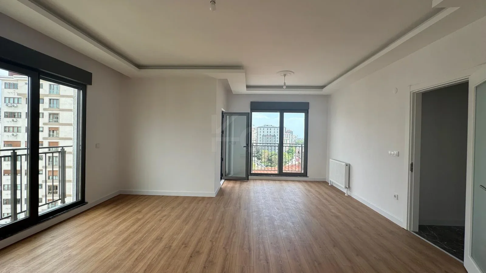Lacivertcadde Erenköy’de Satılık 3 Cepheli Ebeveynli Balkonlu 110m² Net 3+1