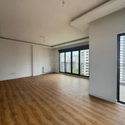 Lacivertcadde Erenköy’de Satılık 3 Cepheli Ebeveynli Balkonlu 110m² Net 3+1