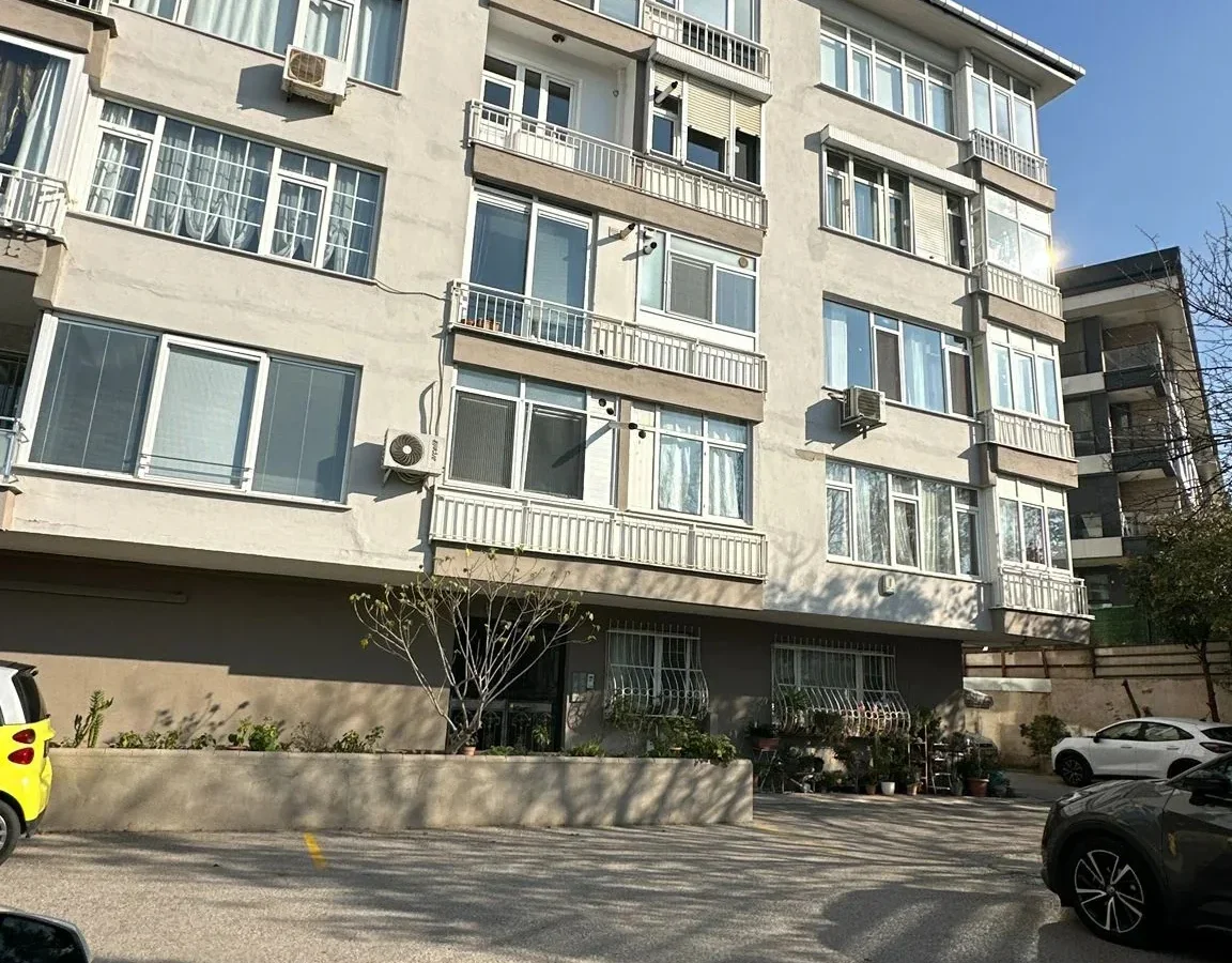 Acıbadem'de E-5'e Yakın 2+1 Satılık Daire