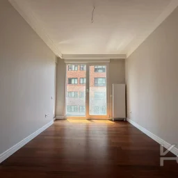 Lacivert Cadde Suadiye 2024 Yapımı Sıfır Ebeveynli Balkonlu 79m² Net 2+1