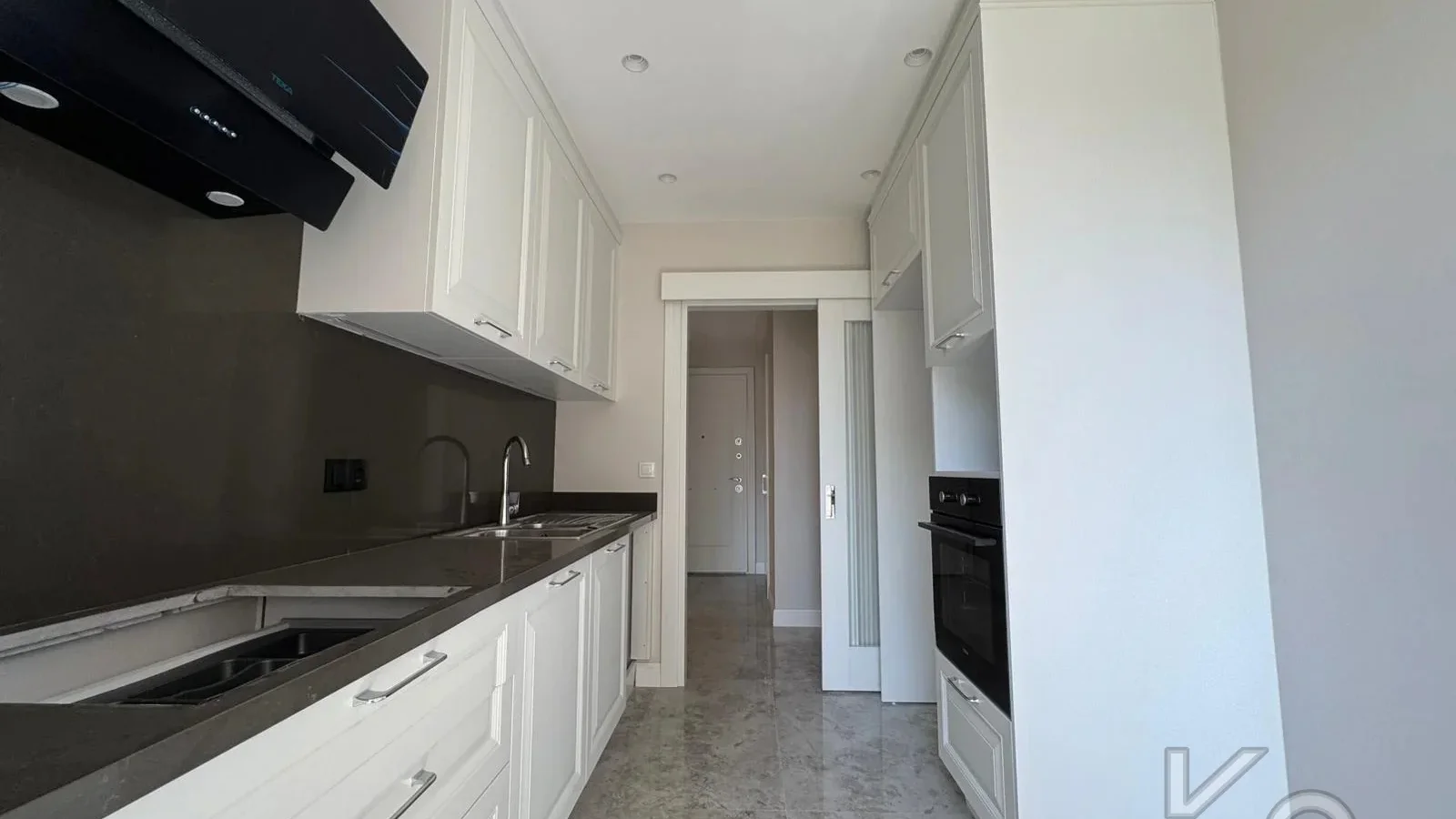 Lacivert Cadde Suadiye 2024 Yapımı Sıfır Ebeveynli Balkonlu 79m² Net 2+1