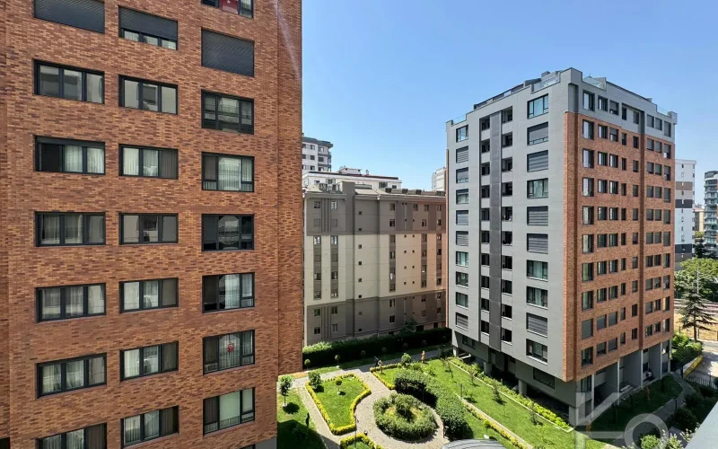 Lacivert Cadde Suadiye 2024 Yapımı Sıfır Ebeveynli Balkonlu 79m² Net 2+1