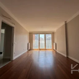 Lacivert Cadde Suadiye 2024 Yapımı Sıfır Ebeveynli Balkonlu 79m² Net 2+1