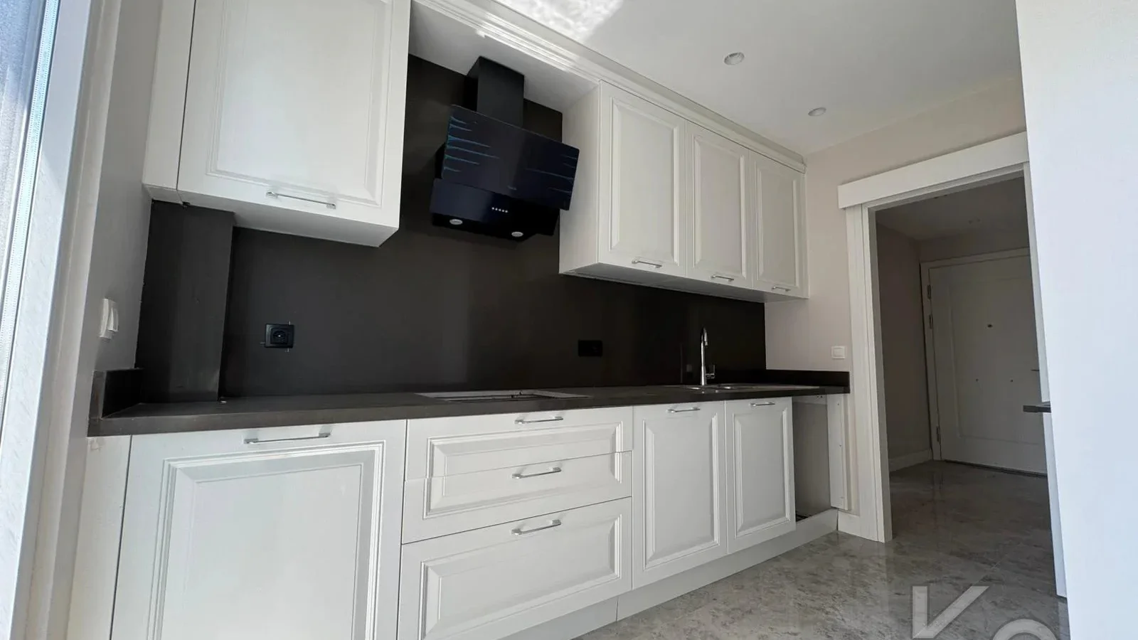 Lacivert Cadde Suadiye 2024 Yapımı Sıfır Ebeveynli Balkonlu 79m² Net 2+1