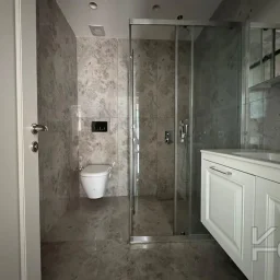 Lacivert Cadde Suadiye 2024 Yapımı Sıfır Ebeveynli Balkonlu 79m² Net 2+1