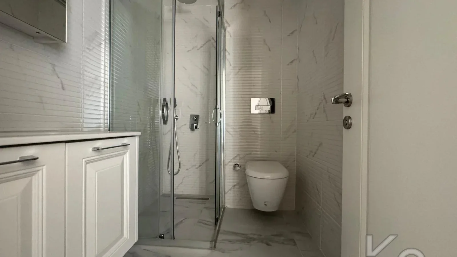 Lacivert Cadde Suadiye 2024 Yapımı Sıfır Ebeveynli Balkonlu 79m² Net 2+1