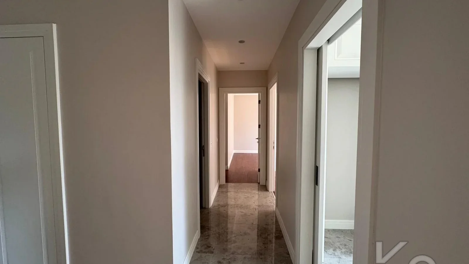 Lacivert Cadde Suadiye 2024 Yapımı Sıfır Ebeveynli Balkonlu 79m² Net 2+1