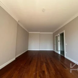 Lacivert Cadde Suadiye 2024 Yapımı Sıfır Ebeveynli Balkonlu 79m² Net 2+1