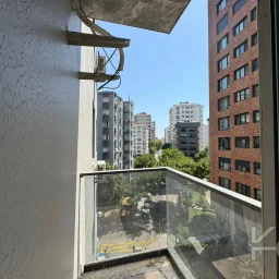 Lacivert Cadde Suadiye 2024 Yapımı Sıfır Ebeveynli Balkonlu 79m² Net 2+1