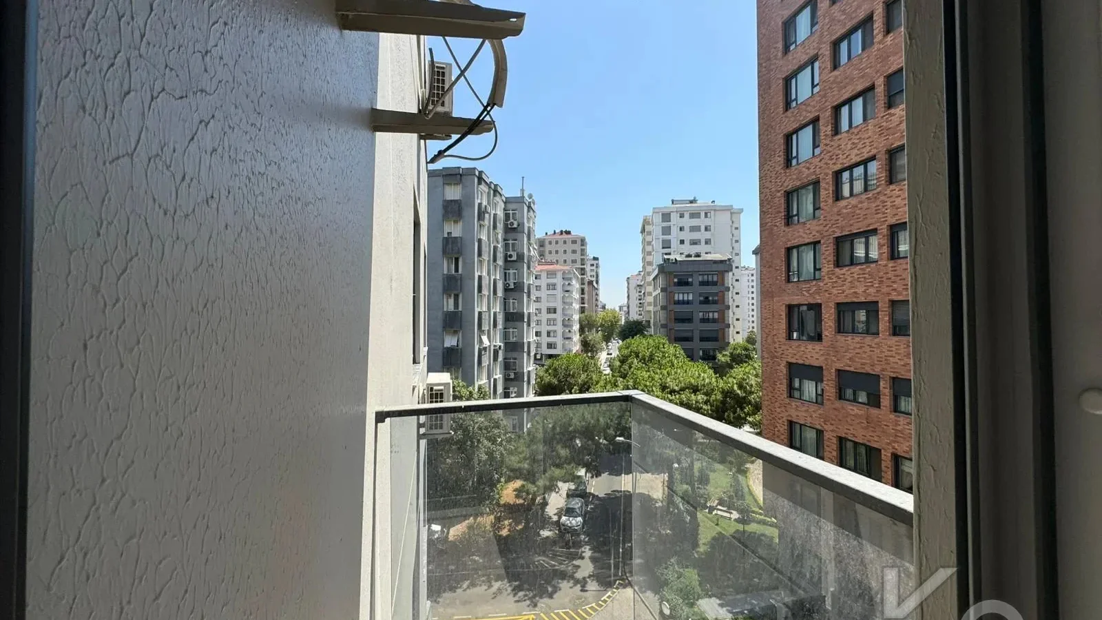 Lacivert Cadde Suadiye 2024 Yapımı Sıfır Ebeveynli Balkonlu 79m² Net 2+1