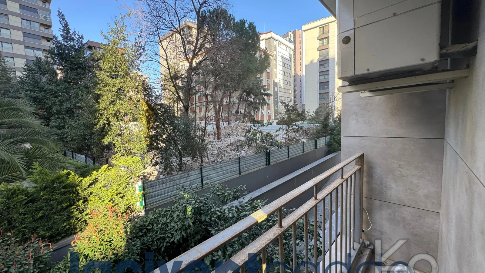 Göztepe Parkına Yakın 160m² Net Geniş Balkonlu 4+1 Site Özellikli