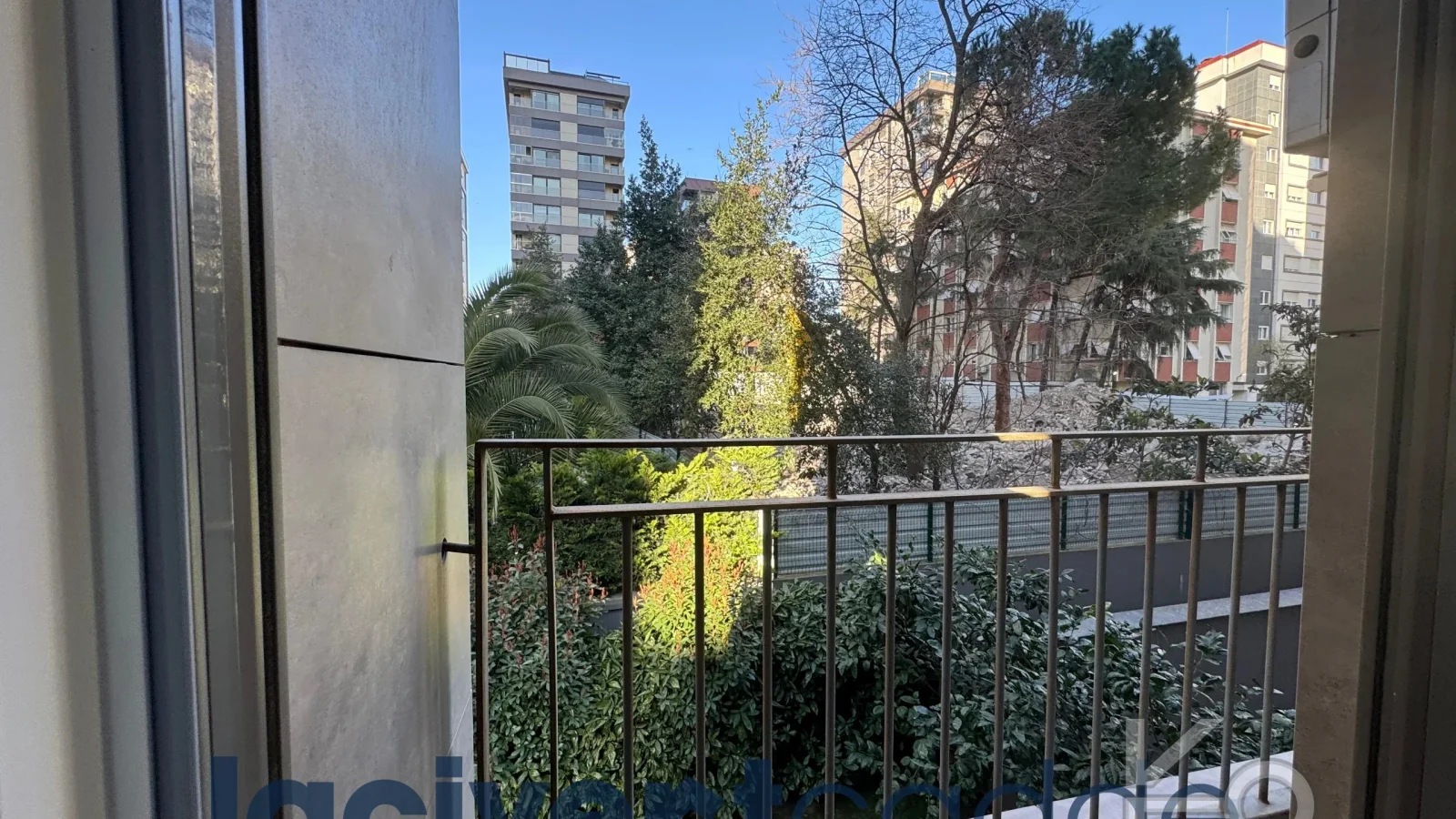 Göztepe Parkına Yakın 160m² Net Geniş Balkonlu 4+1 Site Özellikli