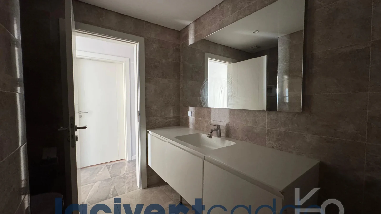 Göztepe Parkına Yakın 160m² Net Geniş Balkonlu 4+1 Site Özellikli