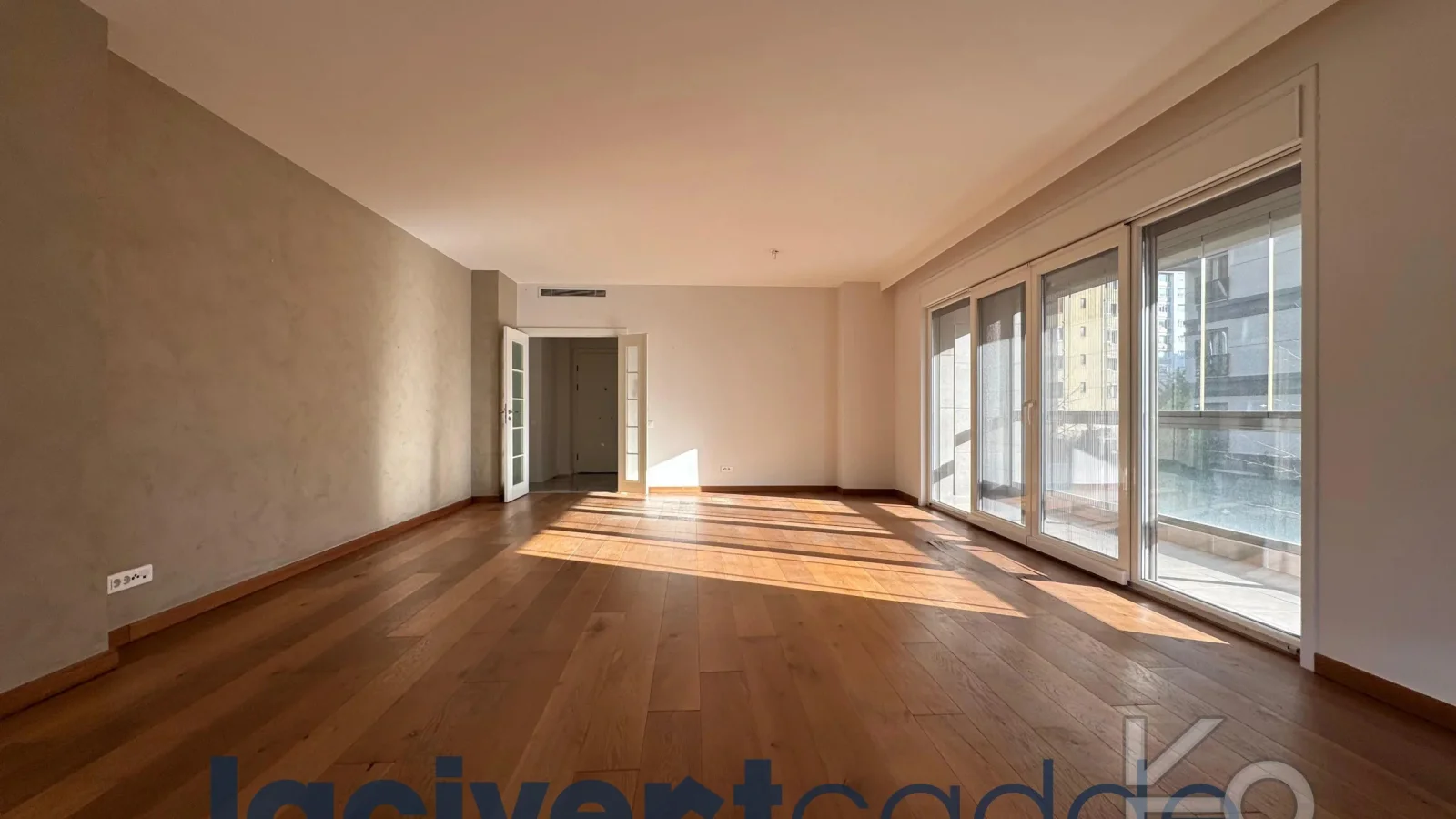 Göztepe Parkına Yakın 160m² Net Geniş Balkonlu 4+1 Site Özellikli