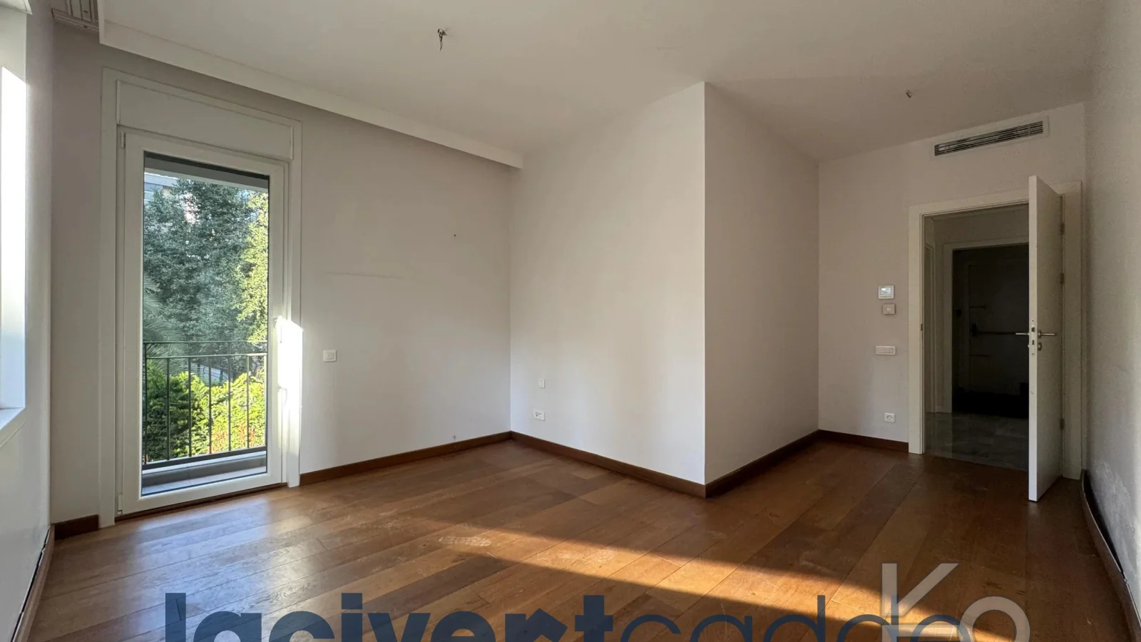 Göztepe Parkına Yakın 160m² Net Geniş Balkonlu 4+1 Site Özellikli