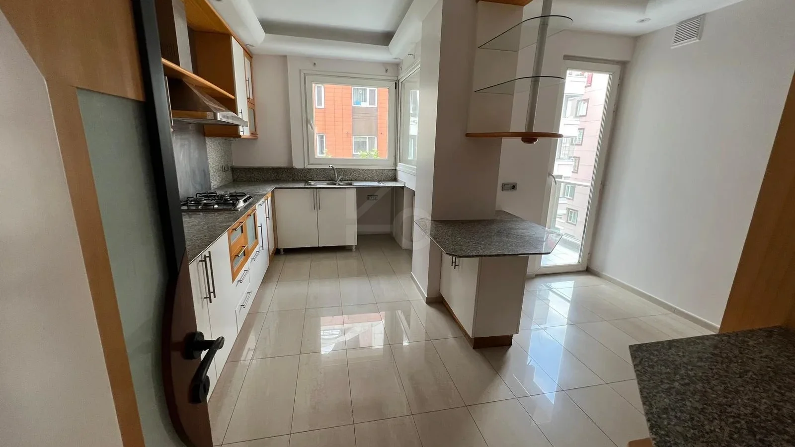 Ataşehir Yenişehir'de 3+1 / 130 M2 Net Satılık Daire