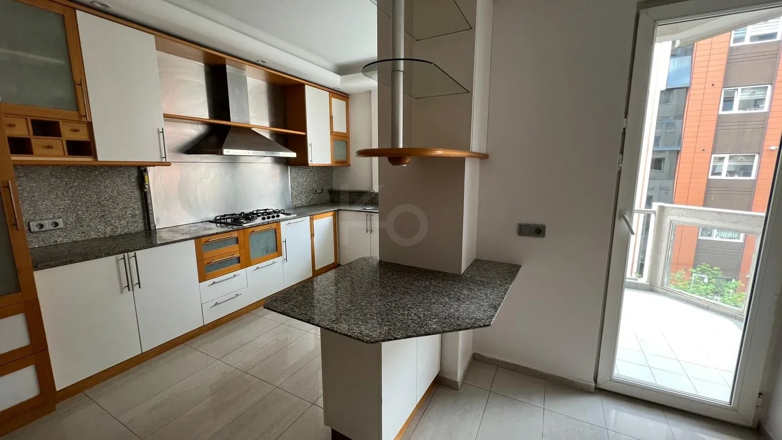 Ataşehir Yenişehir'de 3+1 / 130 M2 Net Satılık Daire