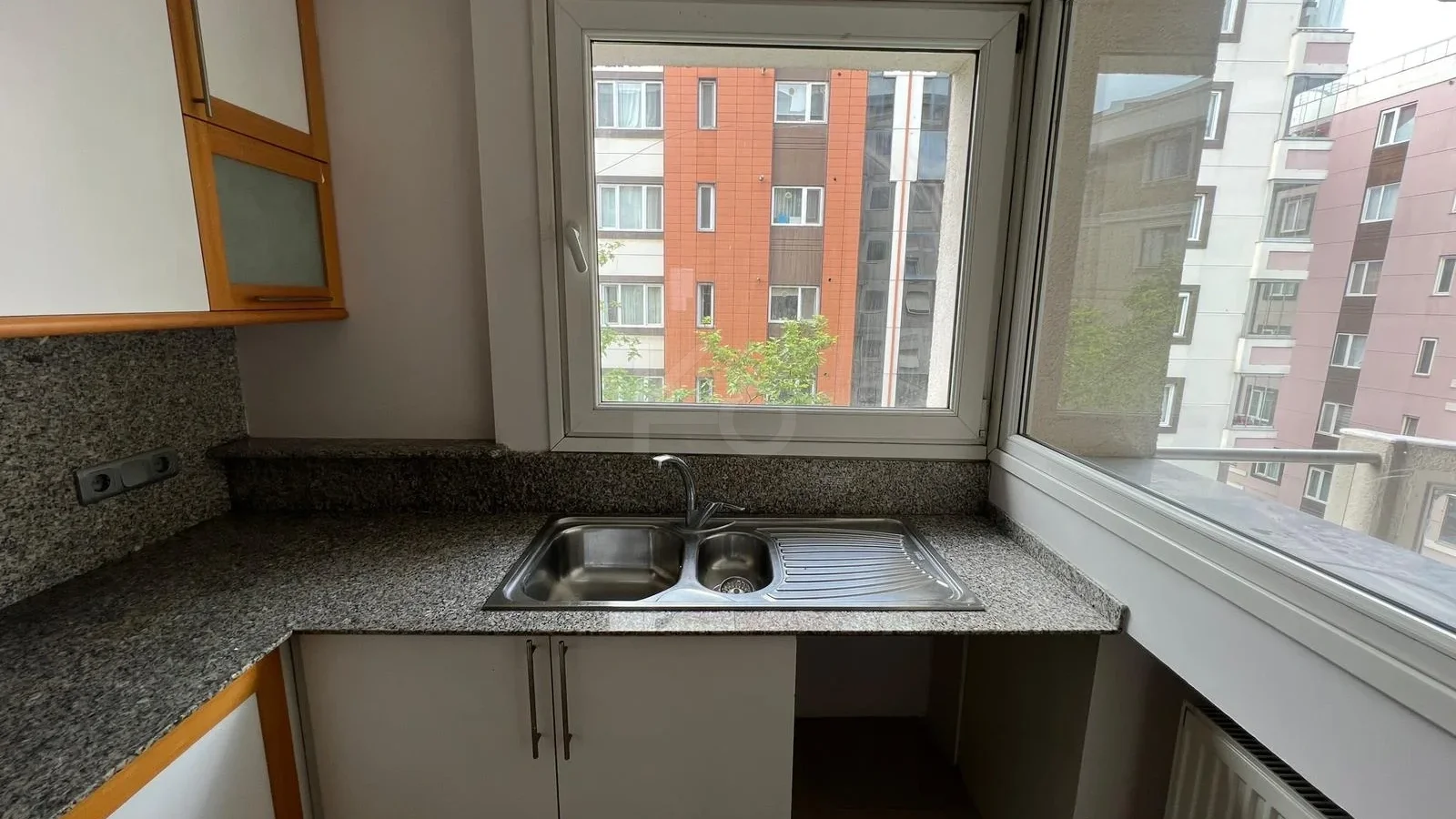 Ataşehir Yenişehir'de 3+1 / 130 M2 Net Satılık Daire