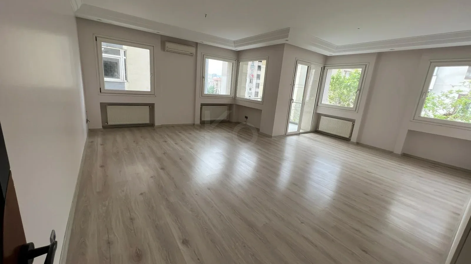 Ataşehir Yenişehir'de 3+1 / 130 M2 Net Satılık Daire