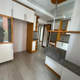 Ataşehir Yenişehir'de 3+1 / 130 M2 Net Satılık Daire