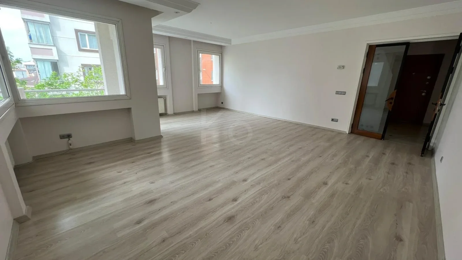 Ataşehir Yenişehir'de 3+1 / 130 M2 Net Satılık Daire