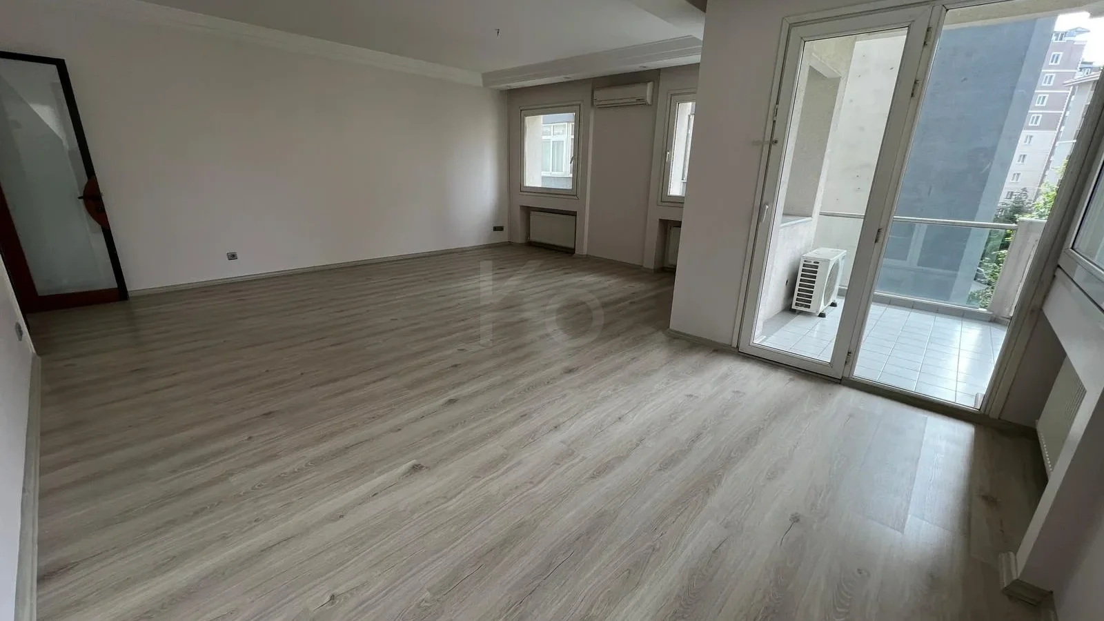 Ataşehir Yenişehir'de 3+1 / 130 M2 Net Satılık Daire