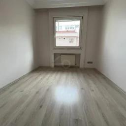 Ataşehir Yenişehir'de 3+1 / 130 M2 Net Satılık Daire