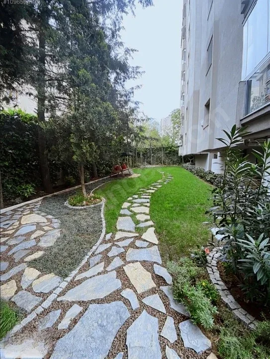 Ataşehir Yenişehir'de 3+1 / 130 M2 Net Satılık Daire