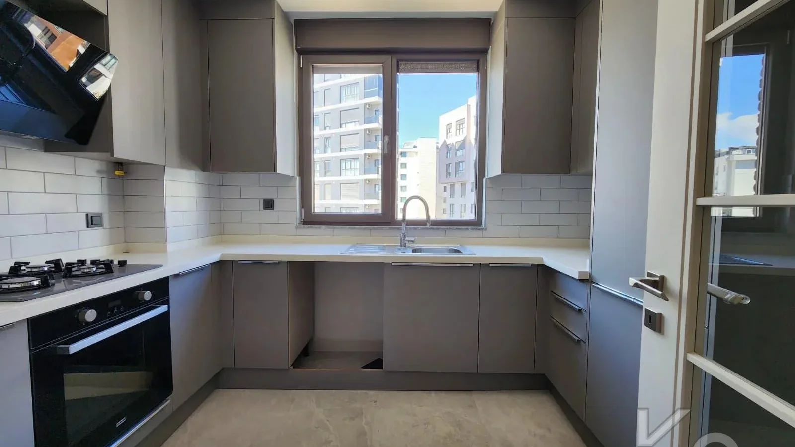 Laci̇vertcadde Özgürlük Parki Ve Marmaray Yakini Sifir 3+1
