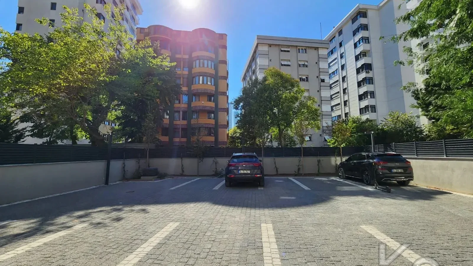 Laci̇vertcadde Özgürlük Parki Ve Marmaray Yakini Sifir 3+1