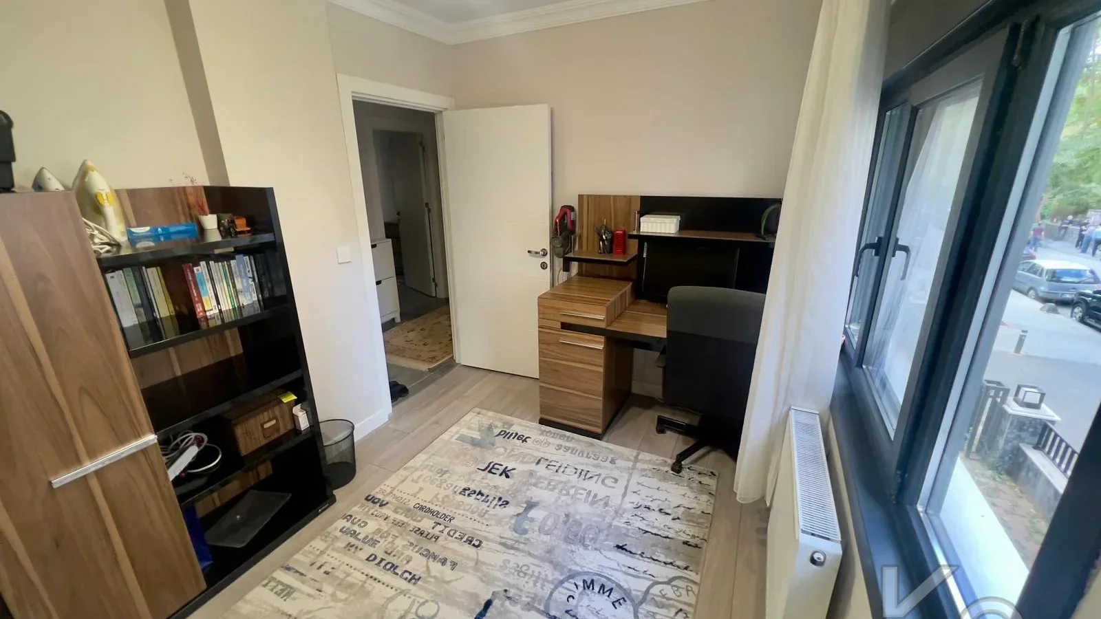 Laci̇vertcadde Kazasker Işik Koleji. Yani Yeni̇ Bi̇nada Balkonlu 2+1