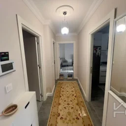 Laci̇vertcadde Kazasker Işik Koleji. Yani Yeni̇ Bi̇nada Balkonlu 2+1