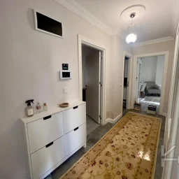 Laci̇vertcadde Kazasker Işik Koleji. Yani Yeni̇ Bi̇nada Balkonlu 2+1