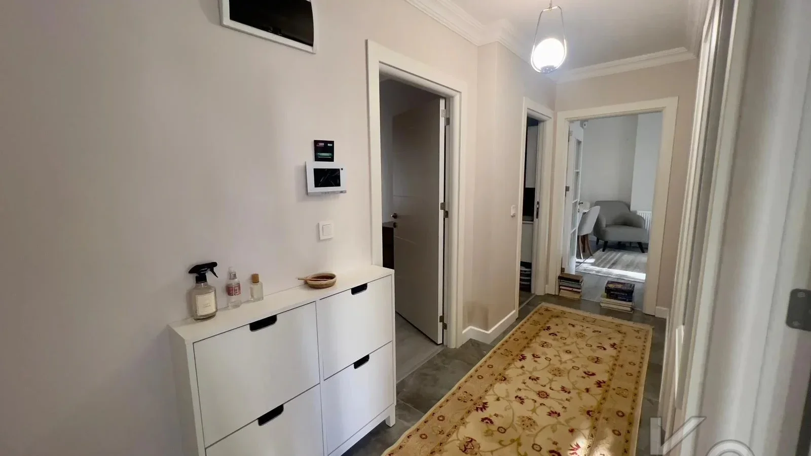 Laci̇vertcadde Kazasker Işik Koleji. Yani Yeni̇ Bi̇nada Balkonlu 2+1