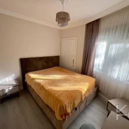 Laci̇vertcadde Kazasker Işik Koleji. Yani Yeni̇ Bi̇nada Balkonlu 2+1