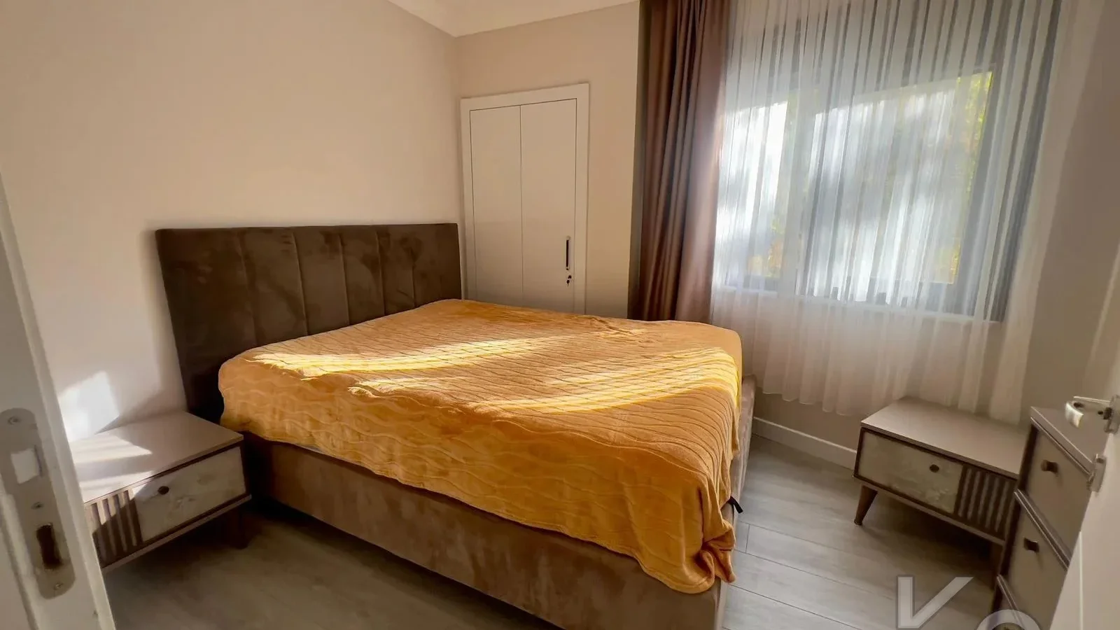 Laci̇vertcadde Kazasker Işik Koleji. Yani Yeni̇ Bi̇nada Balkonlu 2+1